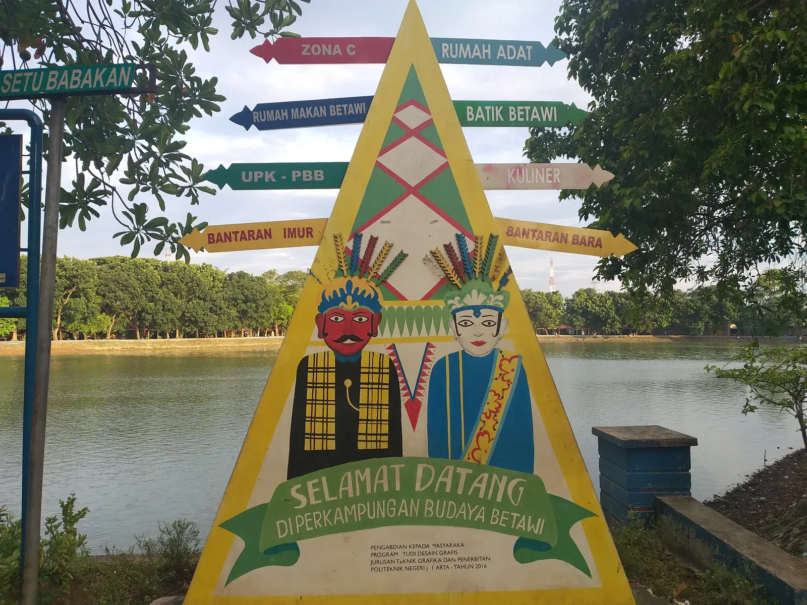 Papan selamat datang di Setu Babakan. Foto arsip 24 Februari 2022.