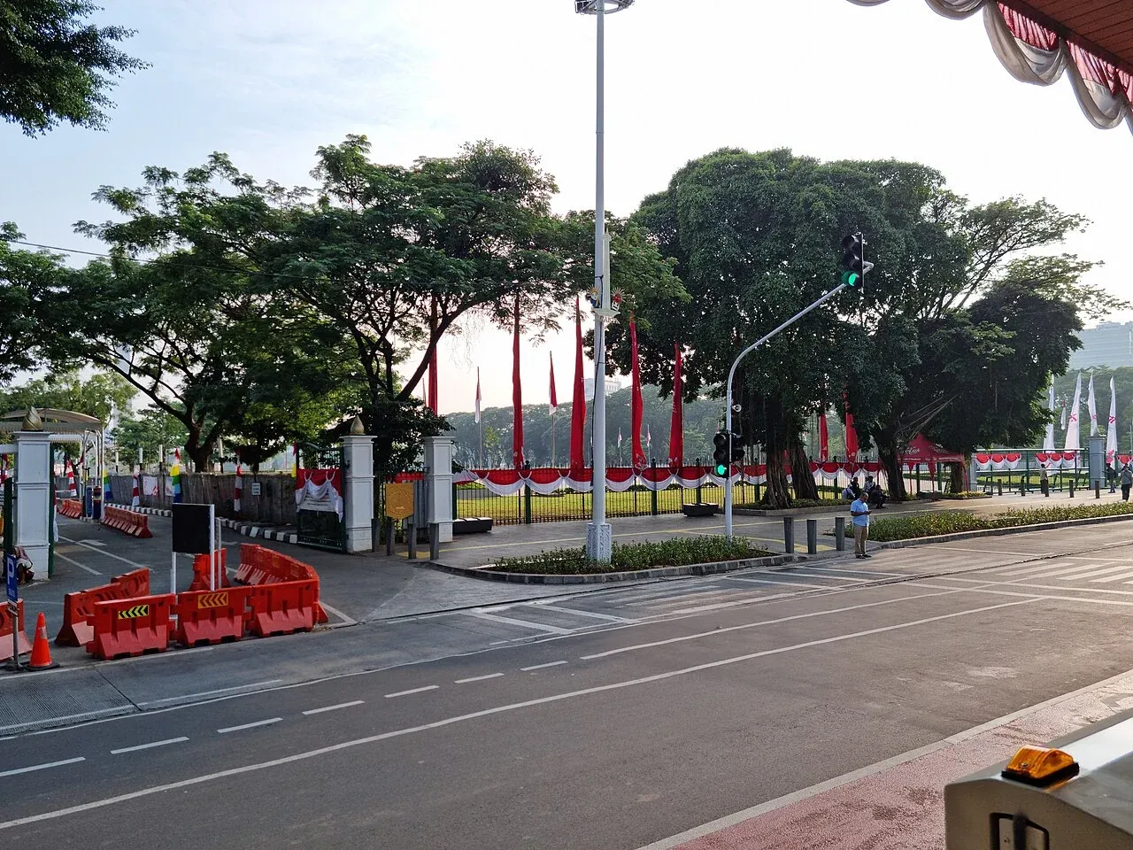 Penyeberangan pejalan kaki di kawasan Halte Balai Kota. Foto konteks fasilitas publik, bukan dokumentasi masalah atau laporan JAKI.