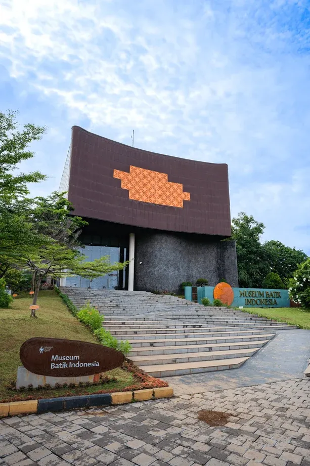Fasad Museum Batik Indonesia pada 2 Mei 2025.